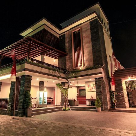 Transera Kamini Legian Hotel Extérieur photo