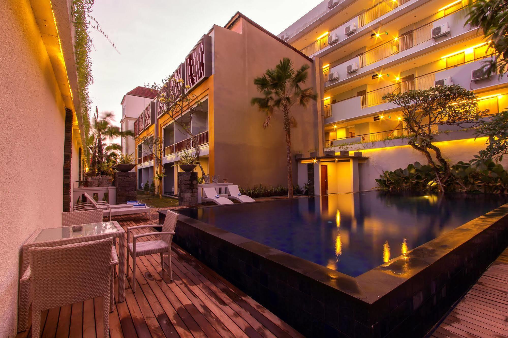 Transera Kamini Legian Hotel Extérieur photo